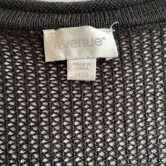 Avenue Open Front Short Sleeve Knit Sweater, Size 18/20 - Picture 5 of 6